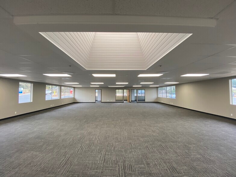 More Photos Of 10189 SW Avery St, Tualatin Manufacturing For Lease