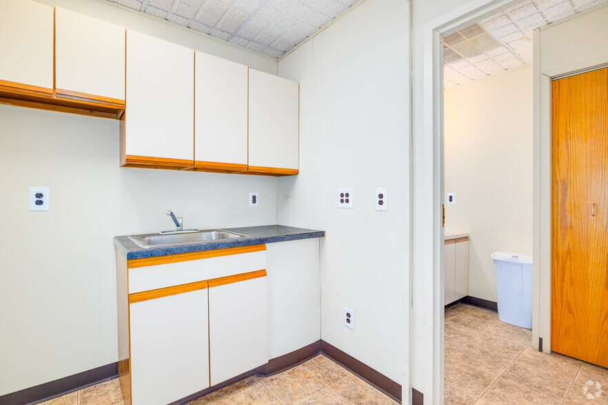 More Photos Of 100-1000 Birchfield Dr, Mount, Mount Laurel Unknown For Lease