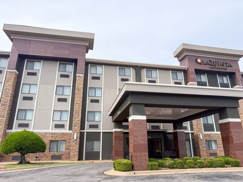 Primary Photo Of 5653 Tinker Diagonal St, Oklahoma City Hotel For Sale