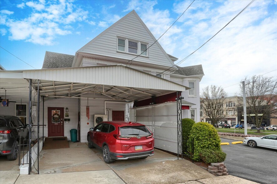 More Photos Of 3 S Market St, Shamokin Flex For Sale