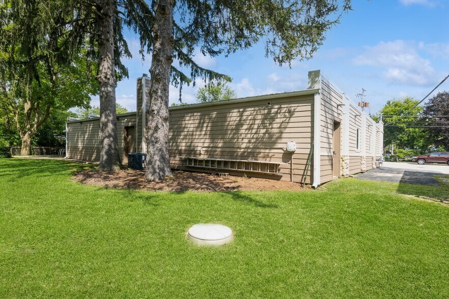 More Photos Of 2019-2025 Main Street Rd, Spring Grove Freestanding For Sale