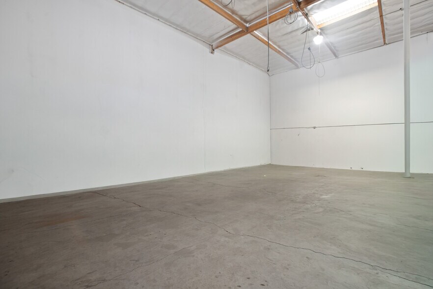 More Photos Of 1351 S Lewis St, Anaheim Warehouse For Sale