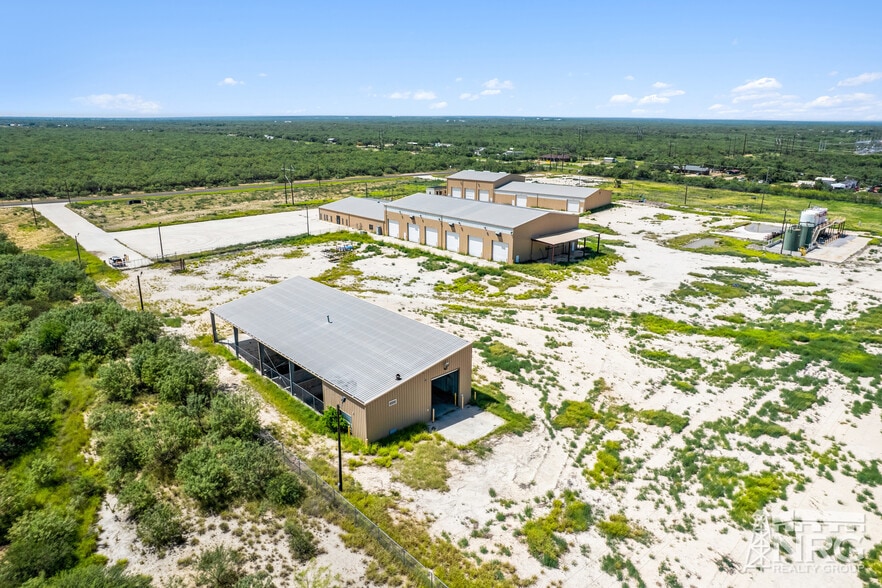 More Photos Of 2459 FM 190, Asherton Manufacturing For Lease