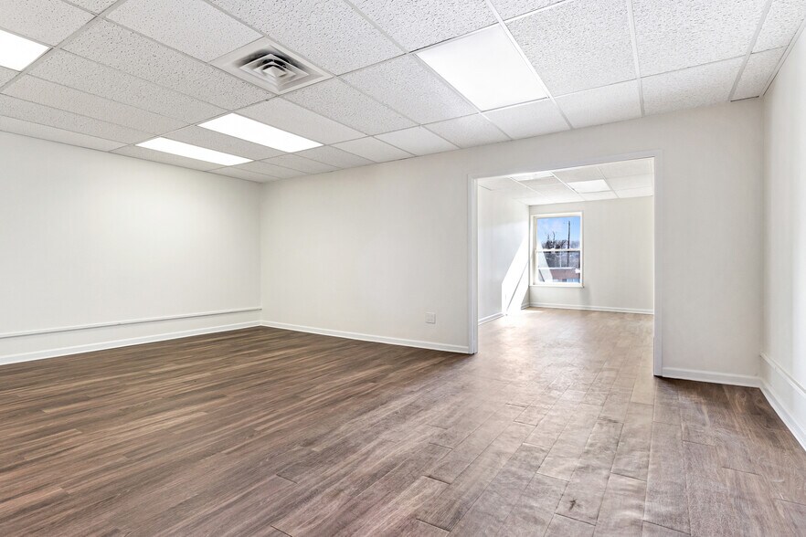 More Photos Of 1045 N Canal St, Pittsburgh Office For Sale