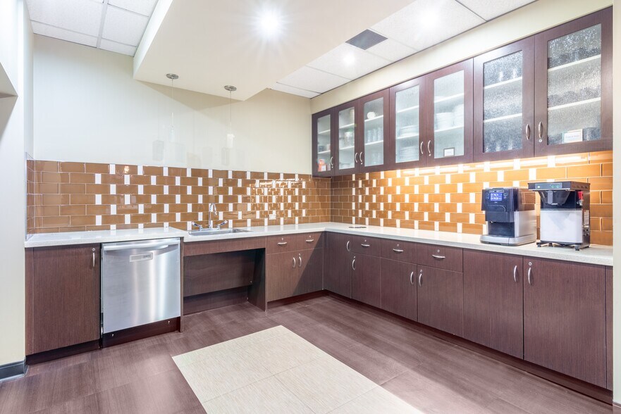 More Photos Of 10 Four Seasons Pl, Toronto Coworking Space