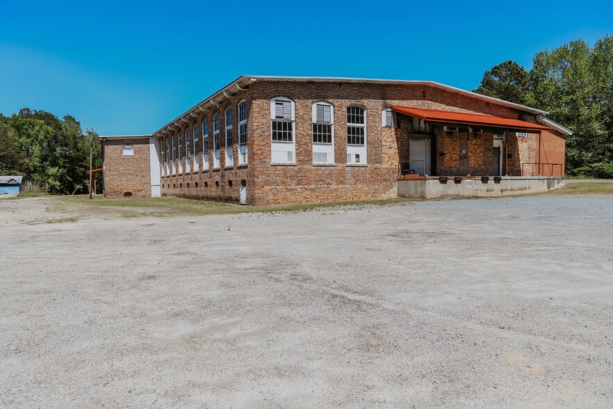 More Photos Of 340 Seaboard St, Vass Warehouse For Sale