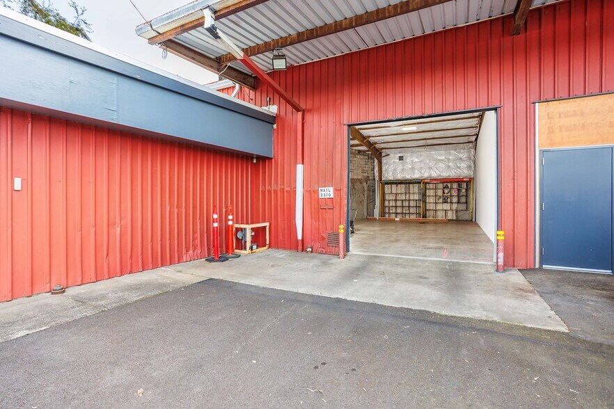 More Photos Of 2310 N Kerby Ave, Portland Warehouse For Lease