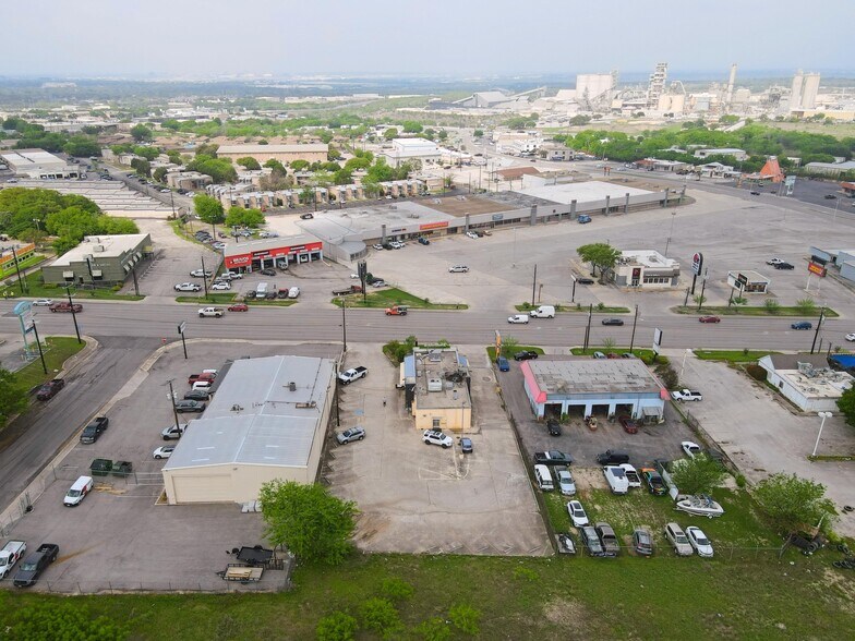 More Photos Of 11318 Perrin Beitel Rd, San Antonio Restaurant For Sale