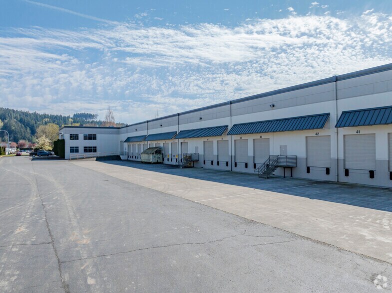 More Photos Of 15022 Puyallup St E, Sumner Distribution For Lease