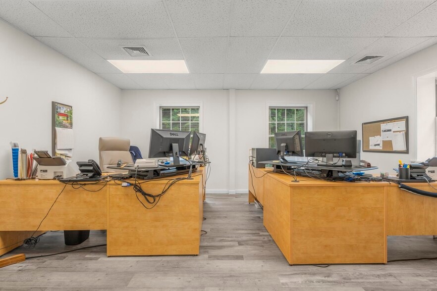 More Photos Of 276 Main St, Farmington Medical For Sale