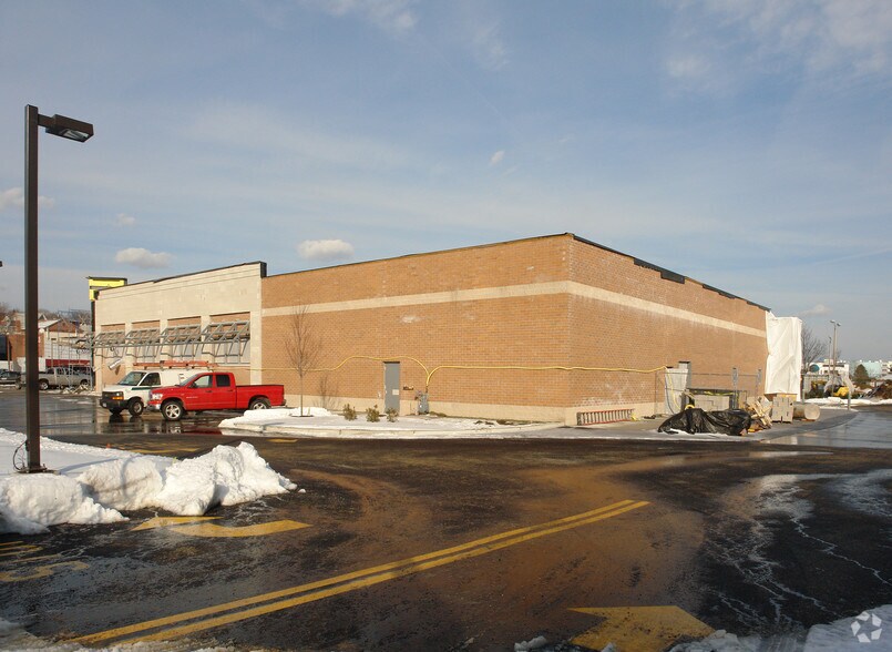 More Photos Of 698 Bank St, New London Freestanding For Sale