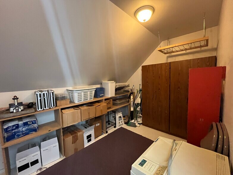 More Photos Of 1004 S Nordic Dr, Petersburg Hotel For Sale