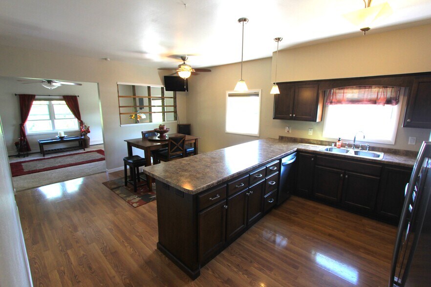More Photos Of W3239 Dundas Rd, Kaukauna Bar For Sale