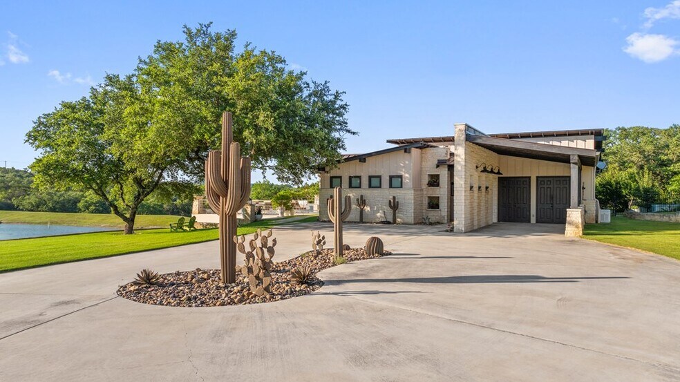 More Photos Of 101 Rolling Hills Rd, Blanco Specialty For Sale