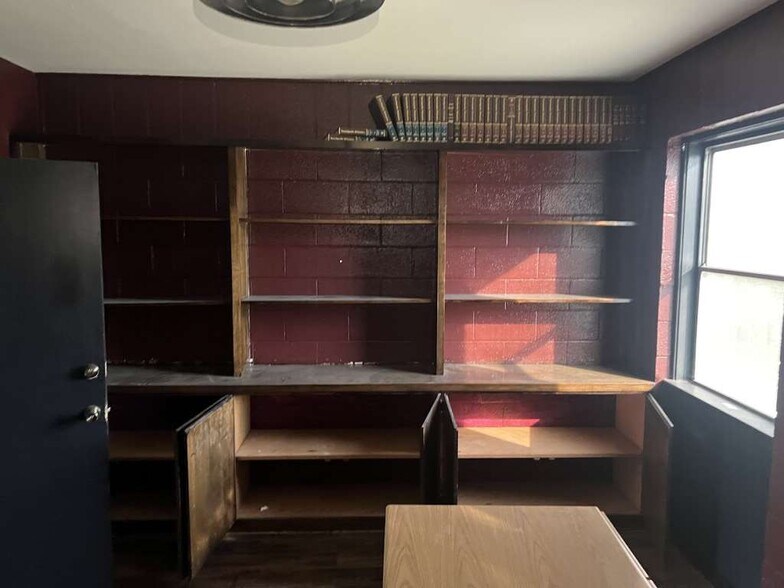 More Photos Of 1120 E Sen Carlos Truan Blvd, Kingsville Restaurant For Sale