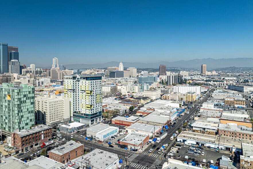 More Photos Of 540 S Crocker St, Los Angeles Industrial For Sale