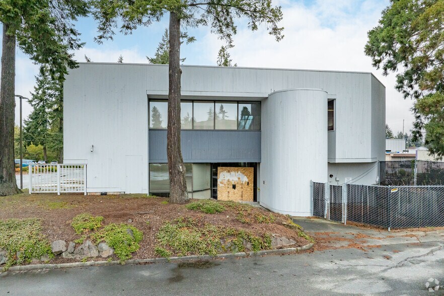 More Photos Of 18525 Firlands Way N, Shoreline Bank For Sale