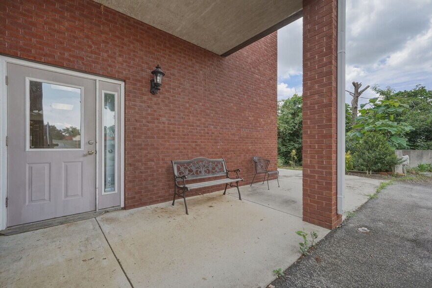 More Photos Of 70 Mountain Dr, Dahlonega Medical For Lease