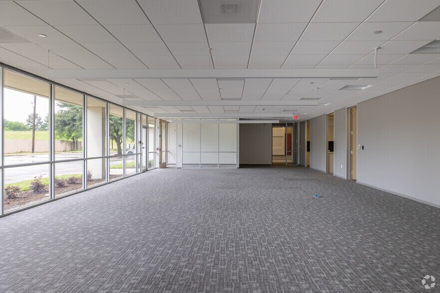 More Photos Of 15740 Park Row, Houston Unknown For Lease