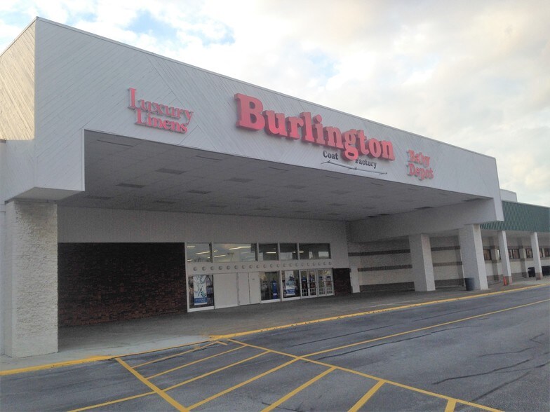 More Photos Of 7900 Plaza Blvd, Mentor General Retail For Lease