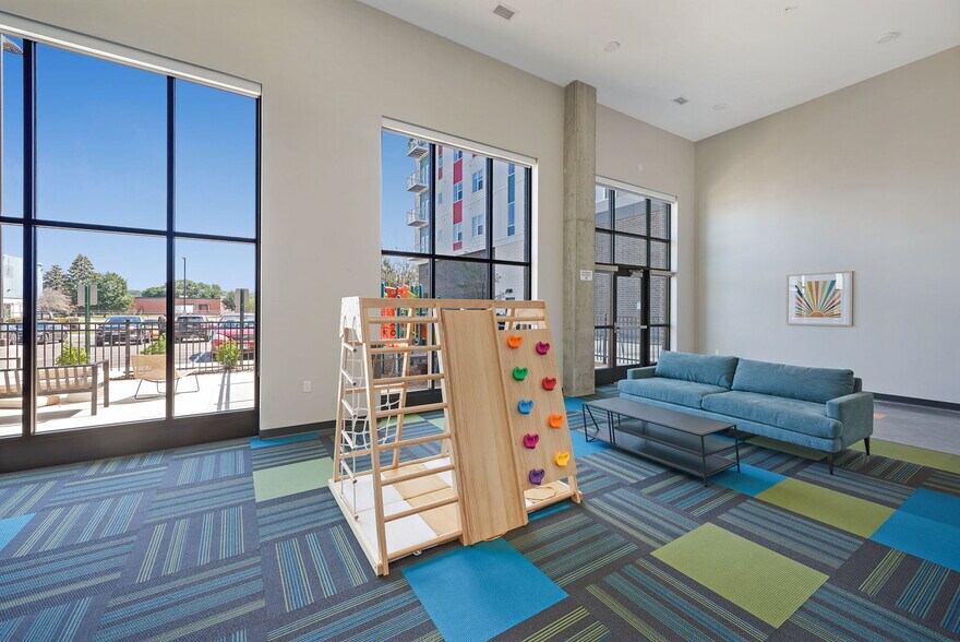 More Photos Of 176 Robert St S, Saint Paul Apartments For Lease