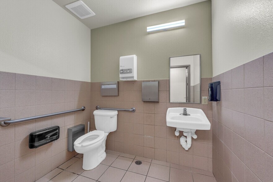 More Photos Of 2285 N Central Ave, Kissimmee Medical For Lease