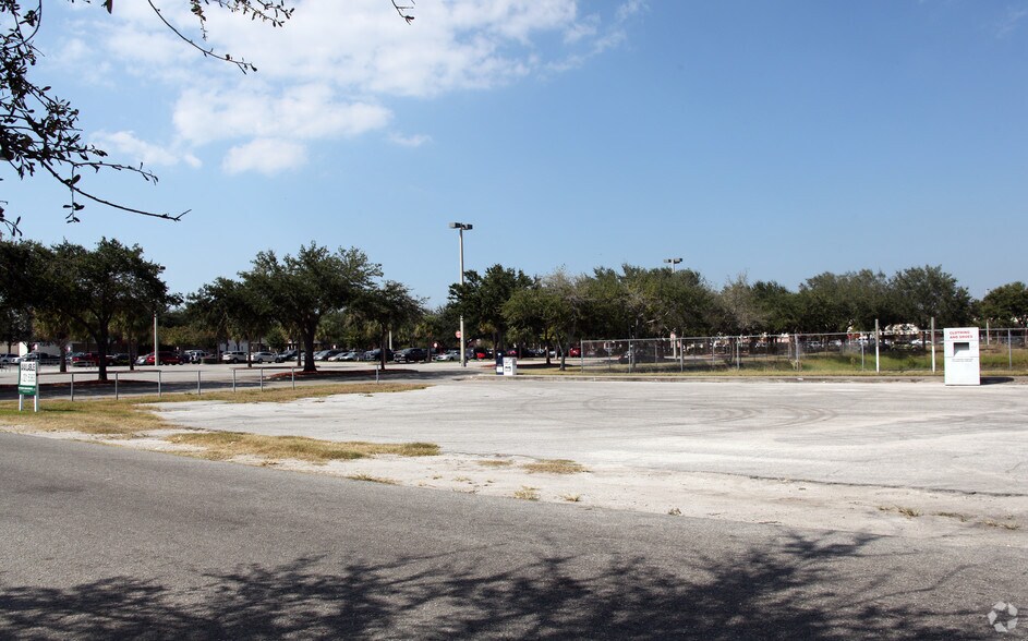 More Photos Of 6156 W 14th St, Bradenton Land For Lease
