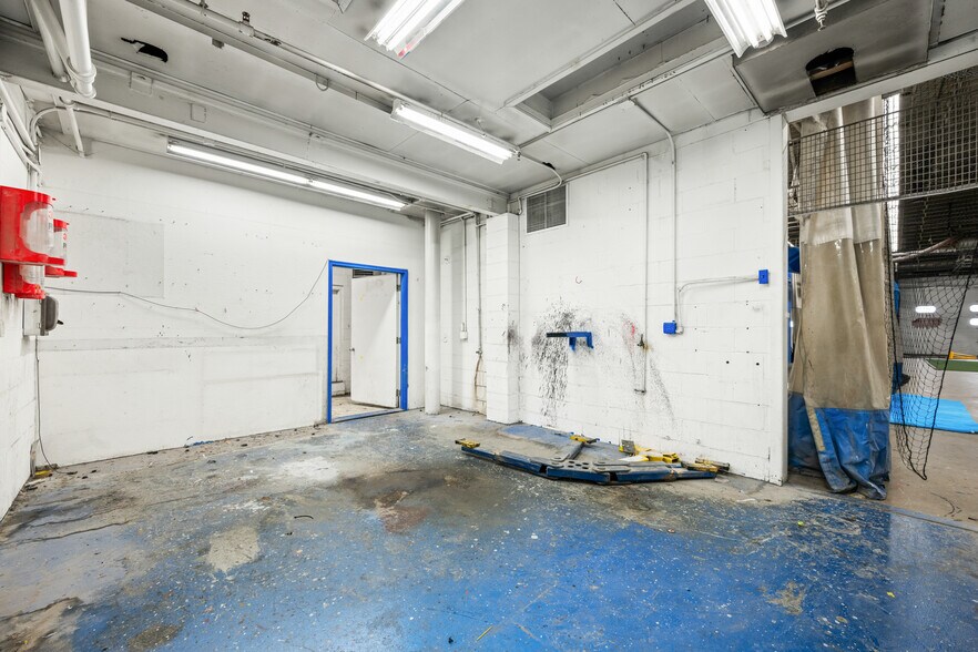 More Photos Of 1441 Central Ave, Columbus Auto Repair For Lease