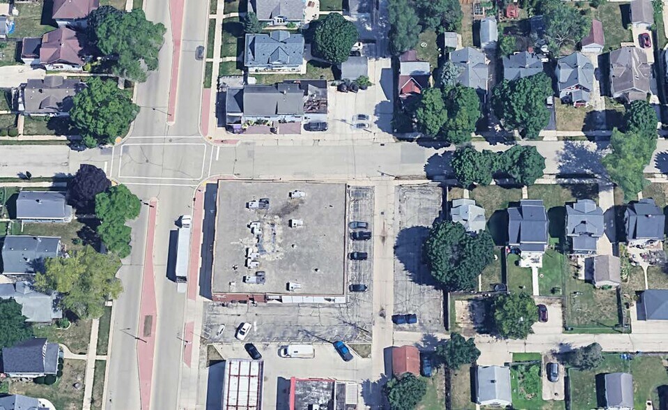 More Photos Of 501 S Grand Ave, Waukesha Unknown For Lease