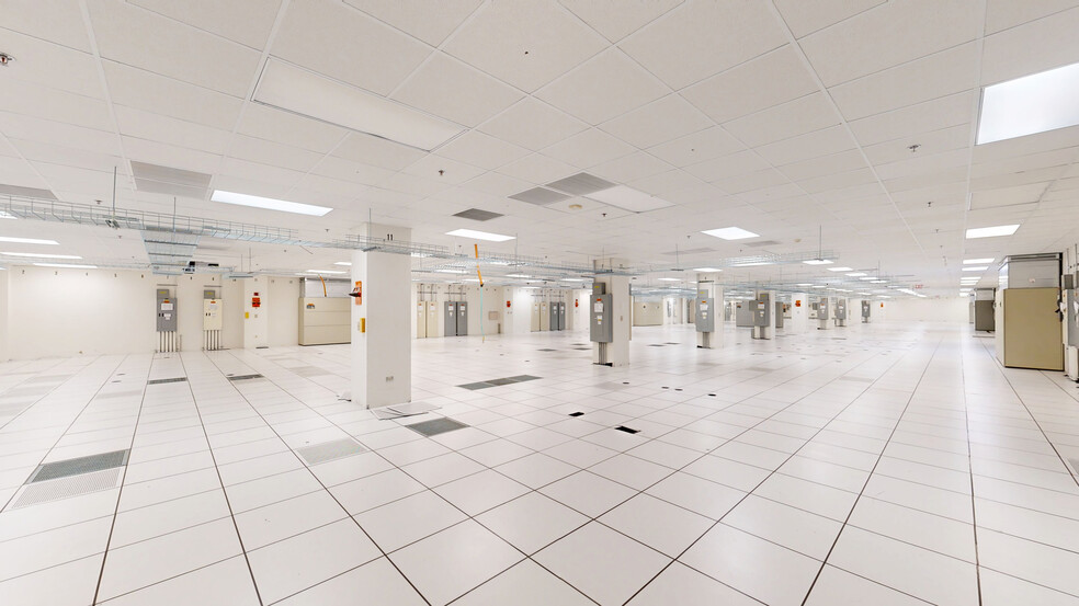 More Photos Of 4 Overlook Pt, Lincolnshire Office For Lease