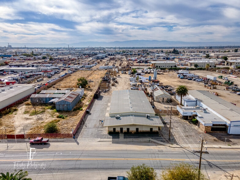 More Photos Of 7005 Downing Ave, Bakersfield Warehouse For Sale
