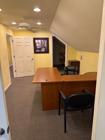 More Photos Of 688 Derby Ave, Seymour Warehouse For Lease