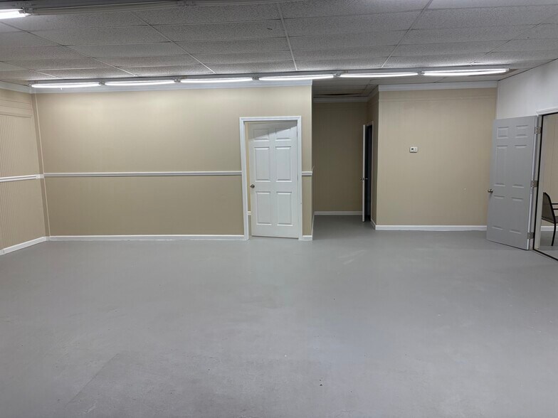 More Photos Of 2914 Gibbon Rd, Charlotte Freestanding For Lease