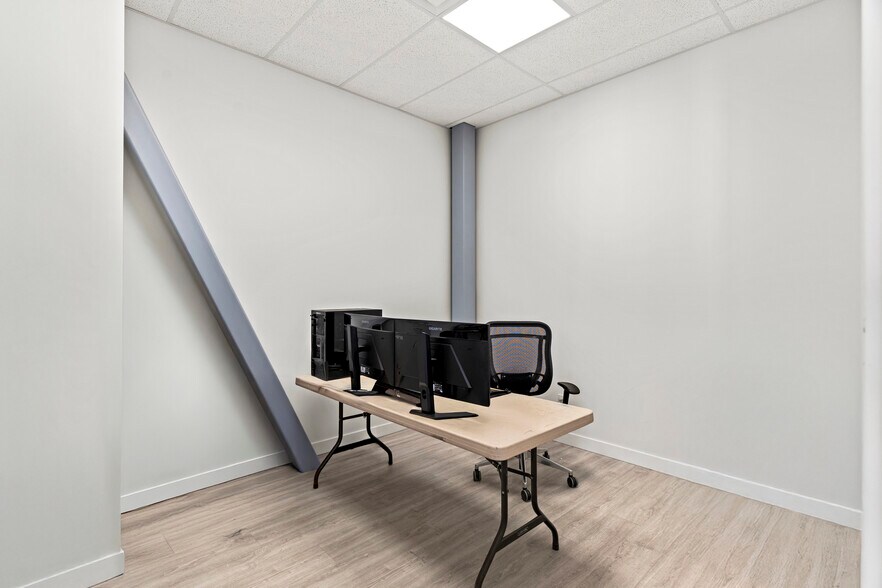 More Photos Of 10960 42 St NE, Calgary Storefront For Sale