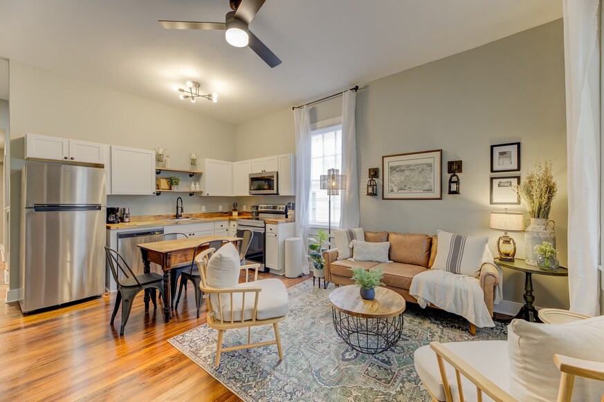 More Photos Of 302 Picadilly St, Columbia Specialty For Sale