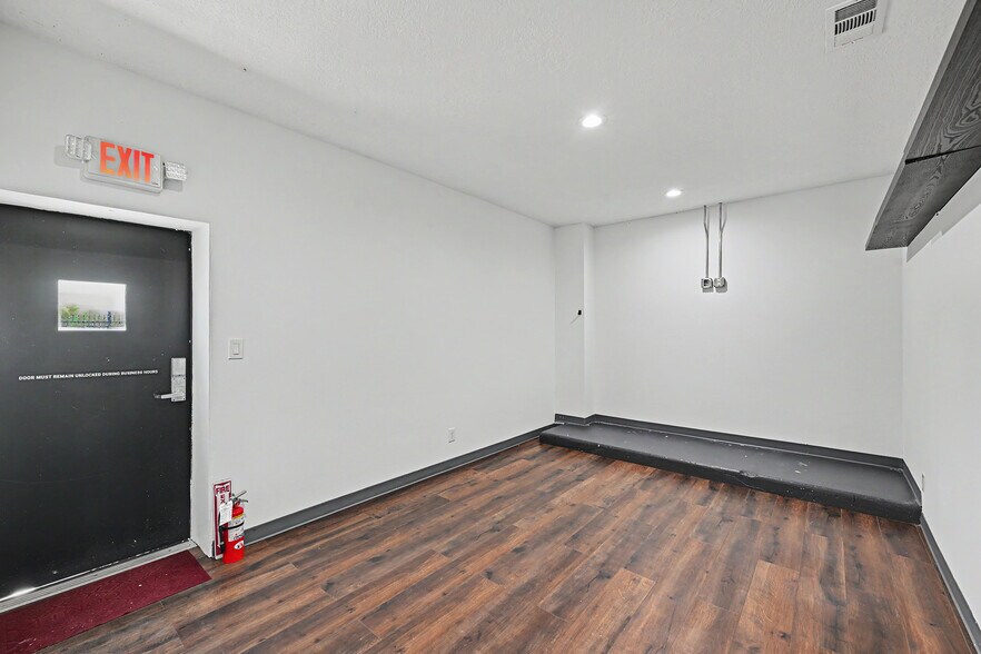 More Photos Of 4201 Langley Rd, Houston Warehouse For Lease