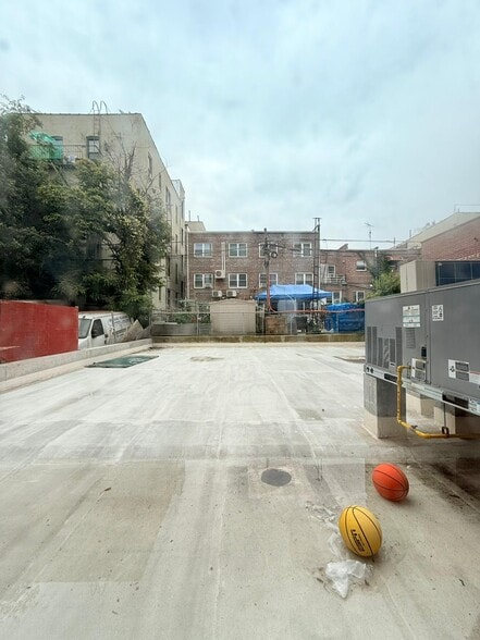 More Photos Of 4529 47th St, Woodside Apartments For Lease