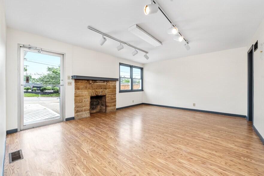 More Photos Of 10 Youell St, Florence Office For Sale