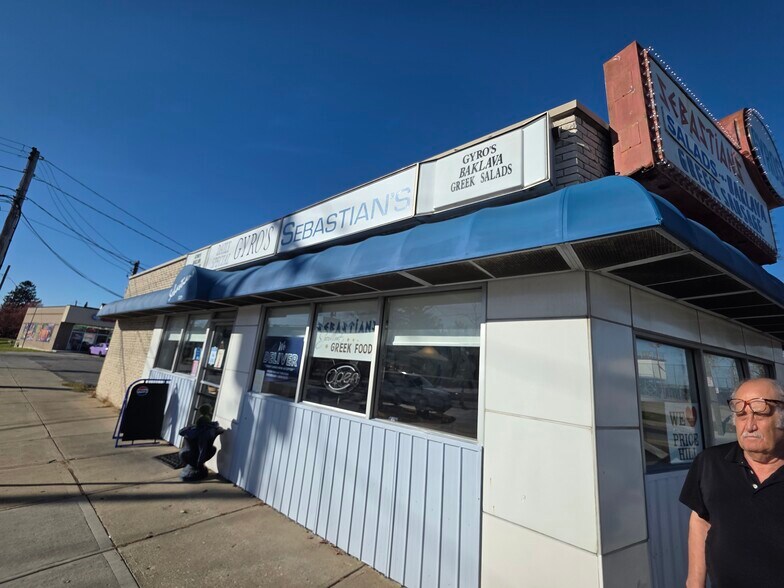 More Photos Of 5209 Glenway Ave, Cincinnati Freestanding For Sale