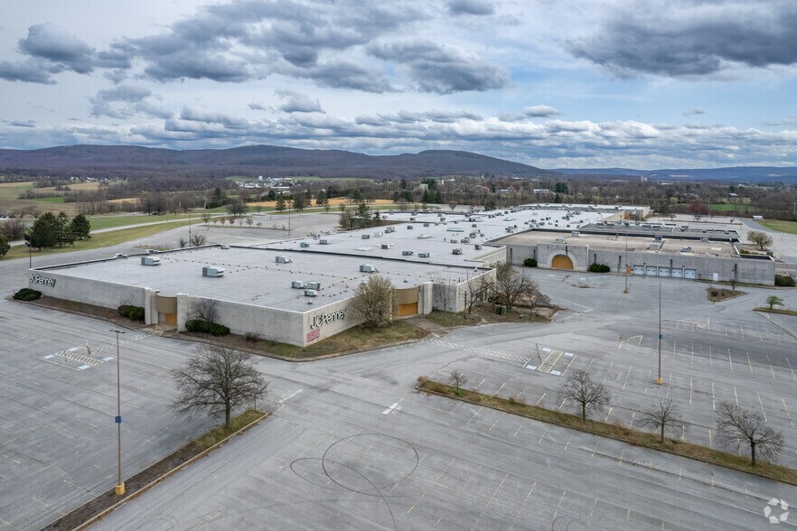More Photos Of 3055 Black Gap Rd, Chambersburg General Retail For Lease