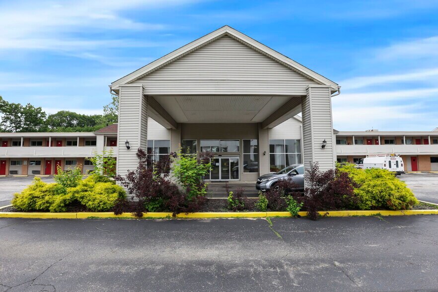 More Photos Of 22115 Brookpark Rd, Cleveland Hotel For Sale