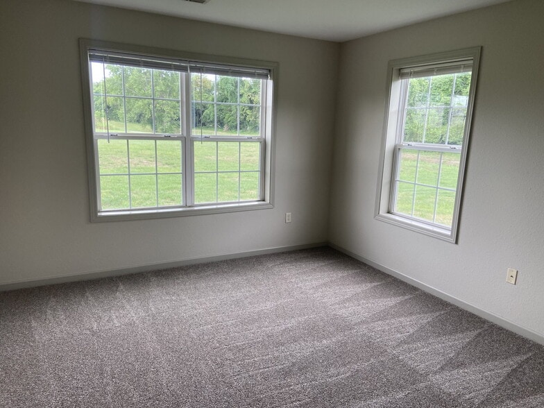 More Photos Of 1325 S Lillian Ave, Bolivar Apartments For Sale