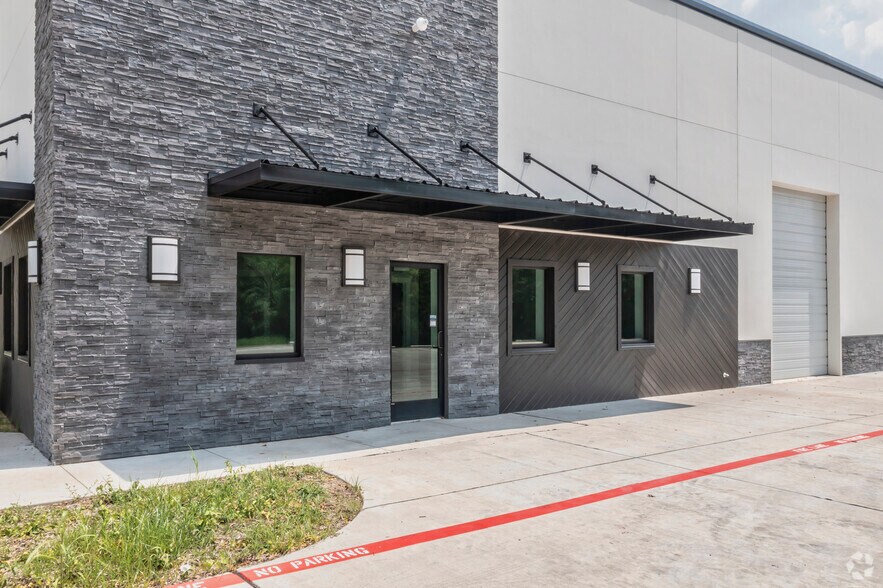 More Photos Of 2718 Virginia Cir, Denton Warehouse For Sale