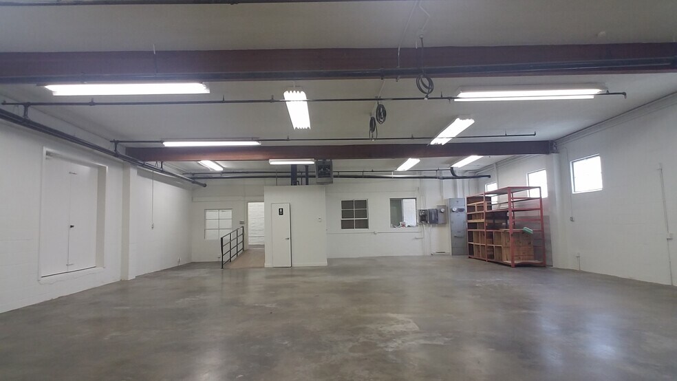 More Photos Of 22924-22926 Mariposa Ave, Torrance Distribution For Lease