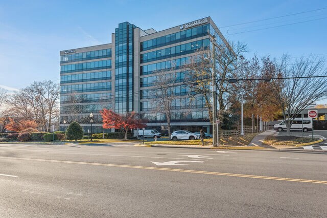 More Photos Of 1950 Old Gallows Rd, Vienna Office For Lease