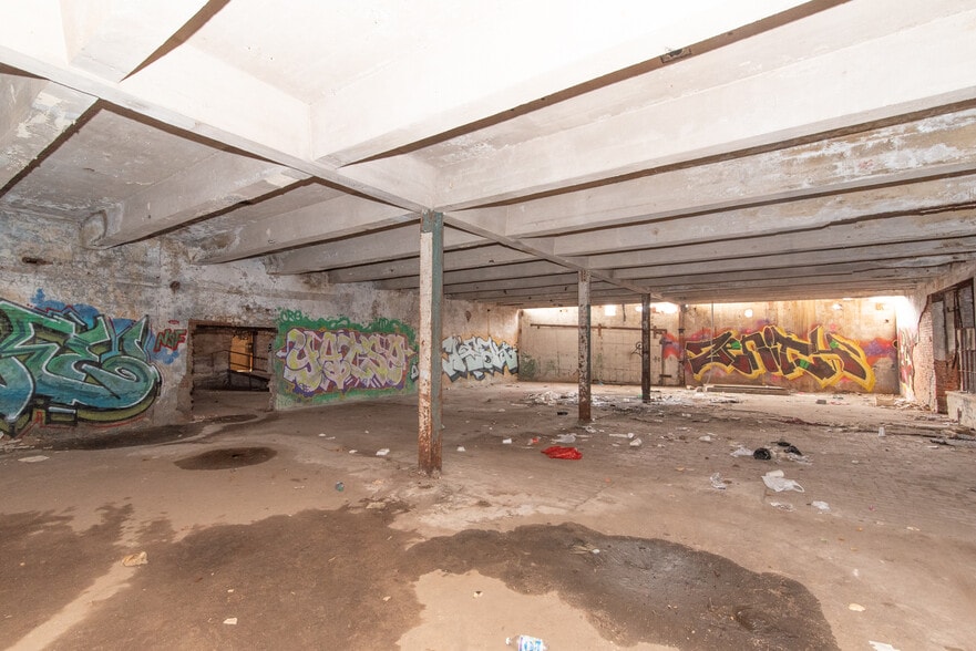 More Photos Of 804 N Franklintown Rd, Baltimore Warehouse For Sale