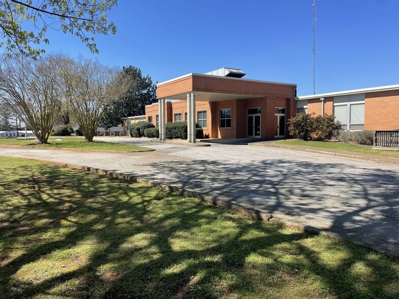 More Photos Of 1077 S Main St, Madison Assisted Living For Sale