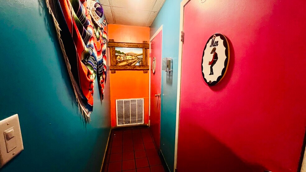 More Photos Of 403 N Jefferson St, La Grange Restaurant For Lease