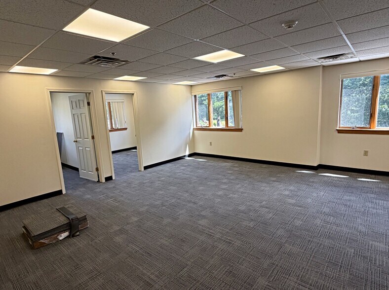 More Photos Of 100 Treble Cove Rd, Billerica Medical For Lease