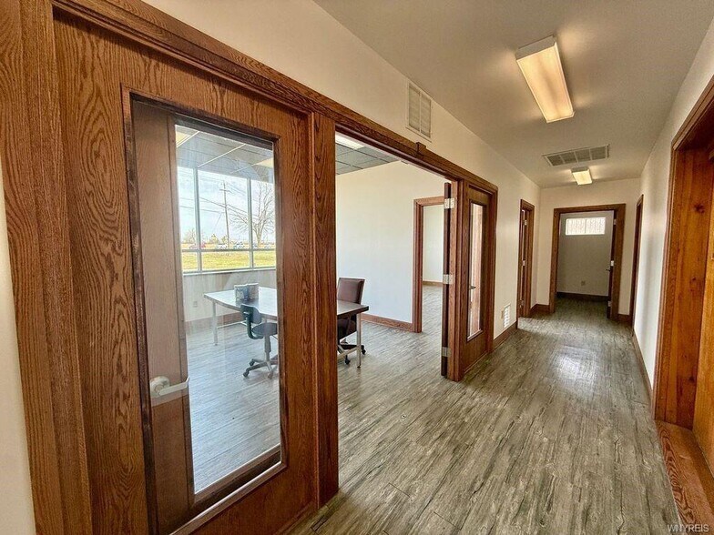 More Photos Of 8555 Packard Rd, Niagara Falls Warehouse For Lease